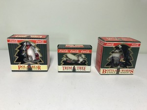 lot 31 image: 3 - Coca Cola Christmas ornaments in original boxes