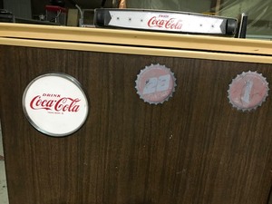 lot 1 image: Coca-cola 35 cent bottle chest machine
