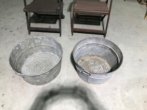 lot 40 image: 2 - wood lawn chairs and 2 vintage wash tubs