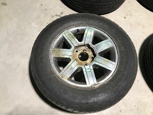lot 41 image: Set of tires and rims