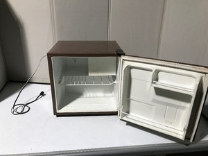 lot 42 image: Mini fridge