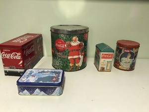lot 76 image: 5 - Metal Coca Cola tins