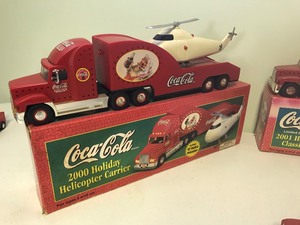 lot 86 image: 4 - Coca Cola collectible semis