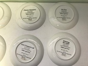 lot 90 image: 8 - collectible horse plates by Susie Morton