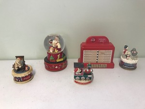 lot 91 image: Lot of Coca Cola collectibles