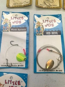 lot 9 image: 12 - packages of fishing tackle