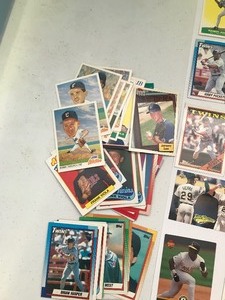 lot 103 image: Lot of Random baseball cards