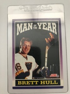lot 104 image: 3 - collectible Hockey and football cards