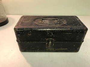 lot 122 image: Metal tackle box with 12 fishing lures