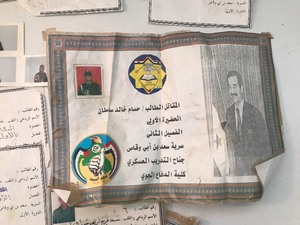 lot 166 image: Vintage Iraqi military pictures, paper money and a  patch
