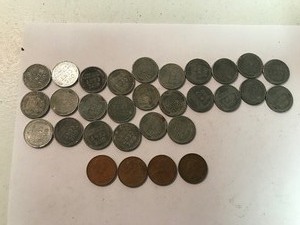 lot 313 image: 26 - 1943 steel war Pennies and 4 Canadian Pennies