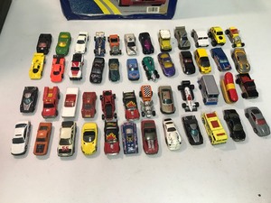 lot 324 image: 48 - Die cast collectible cars with case