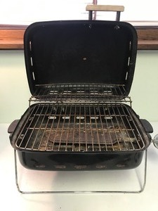 lot 331 image: Sunbeam BC1912G deluxe portable gas grill