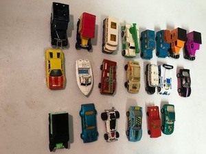 lot 340 image: 21 - Die cast collectible cars