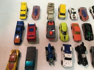 lot 341 image: 28 - collectible die cast cars