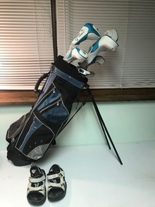lot 344 image: Ladies tour edge golf clubs, bag and sandal cleats