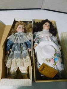 lot 206 image: 1989 Porcelain doll (sylvia) And Porclean (Camellia) doll