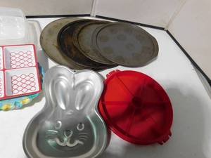 lot 218 image: 4 pizza pans, veggie trays egg trays, bunny cake pan and more