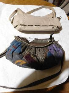 lot 226 image: 2 Leather purses in good shape