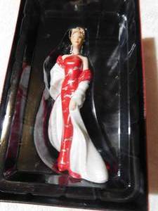 lot 236 image: Hallmark Barbie 2000 ornament