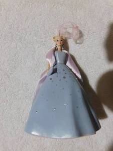 lot 239 image: Hallmark Club Exclusive 2004 Barbie ornament