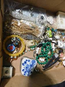 lot 246 image: Flat of jewelery