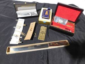 lot 248 image: Flat of jewelery and more