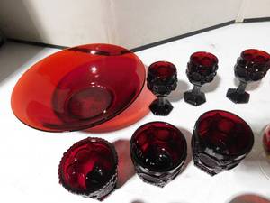 lot 262 image: Red glass and 1 gold trimmed bohemien bowl