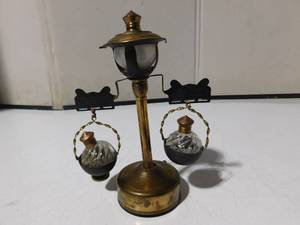 lot 265 image: S & P shaker