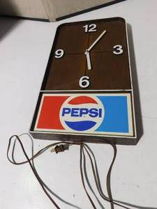 lot 279 image: Pepsi clock (electric)