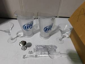 lot 289 image: 2 Miller Lite pitchers, 27 martini glasses and more