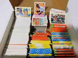 lot 294 image: Box of baseball cards and unopened packs