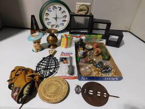 lot 401 image: 1958 NAPCO lady head vase,Frankoma pottery, S&P shakers, clock and more