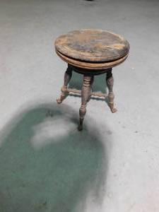 lot 406 image: Antique stool w claw feet