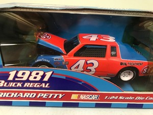 lot 379 image: 1999 NASCAR Racing Champions 50th Anniversary 1981 Buick Regal Richard Petty #43 124.