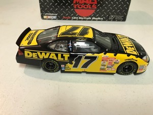lot 386 image: NASCAR 2002 Team Caliber Mac Tools Matt Kenseth #17 DeWalt Ford Taurus  scale 124