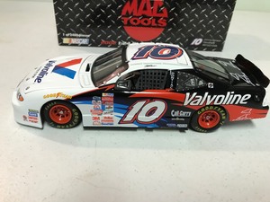 lot 387 image: NASCAR 2002 Team Caliber Mac Tools Johnny Benson #10 Valvoline Pontiac  scale 124