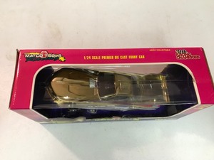 lot 397 image: 1994 Racing Champions ,Matco Tools Racing Premier Edition 124 scale die cast funny car Dean Skuza