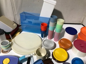 lot 347 image: Vintage Tupperware