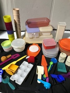 lot 352 image: Lot of vintage Tupperware