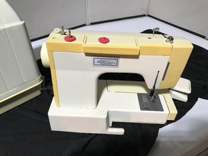 lot 421 image: Sewing machine