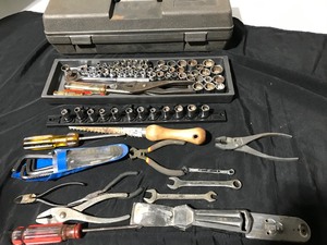 lot 260 image: Tool box of tools