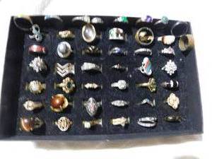 lot 252 image: 47 rings