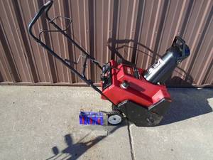 Toro Power curve snow thrower 6.5 hp 20 electric start. Good used condition. Tested & works. As shown.