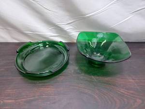 lot 62 image: Vintage Green Ashtray And Candy Dish