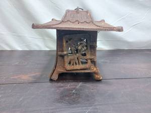 lot 65 image: Old Cast Iron Lantern