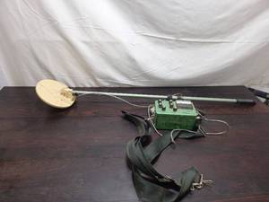 lot 66 image: Vintage Compass Yukon Model 99B Metal Detector