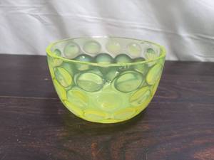 lot 81 image: Vintage Victorian Style Thumbprint Vaseline Opalescent Glass Bowl