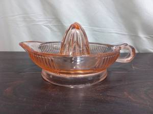lot 78 image: Vintage Pink Vaseline Glass Juicer