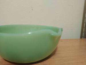 lot 14 image: Vintage Jadeite Fire King Skillet With Handle